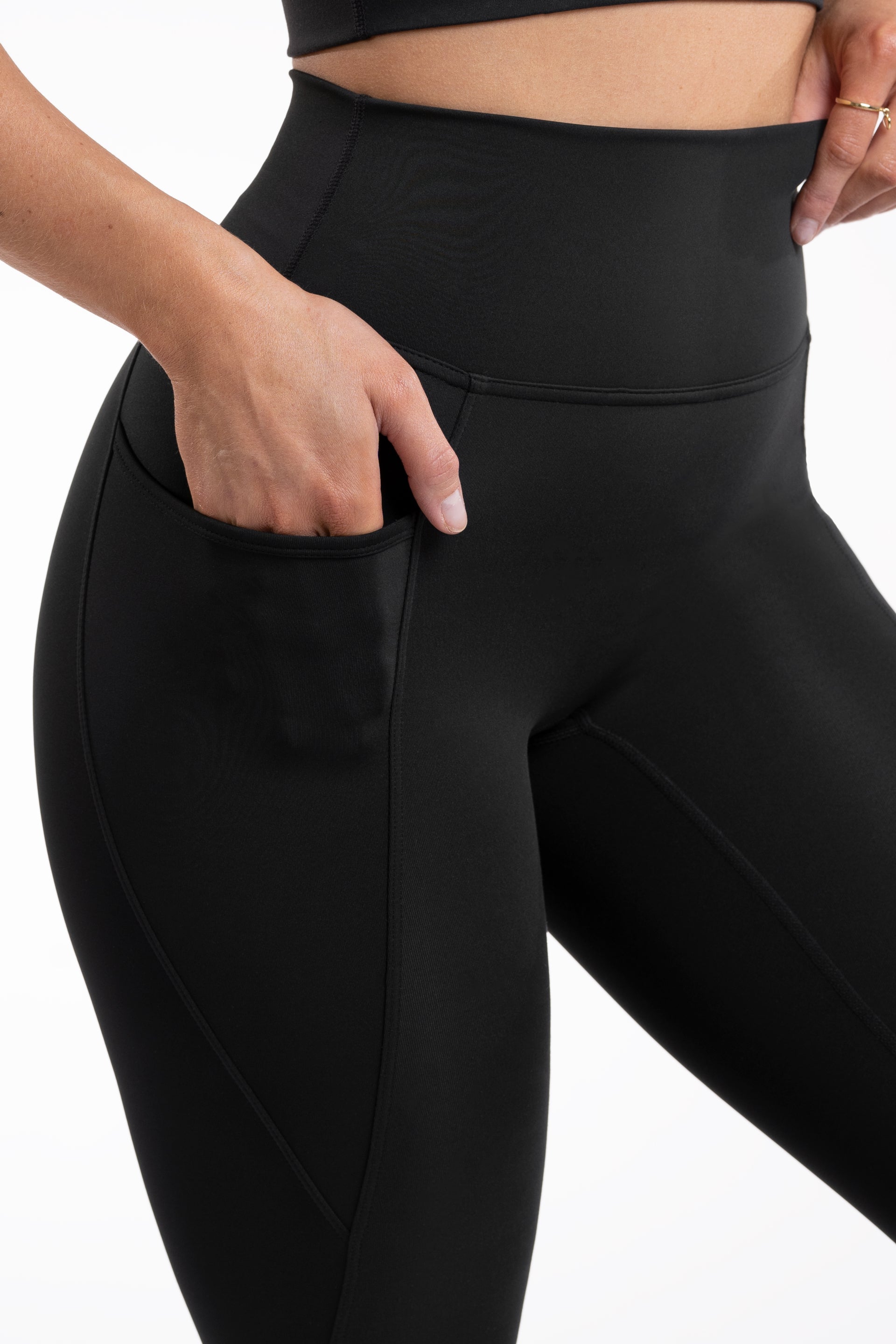 SIDE POCKET COMFORT BAND 7/8 TIGHT - BLACK | HYBRID KNIT