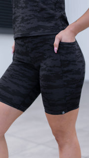 HIGH WAISTED SIDE POCKET SHORT ( RECYCLED PERFORMANCE KNIT ) - BLACK CAMO